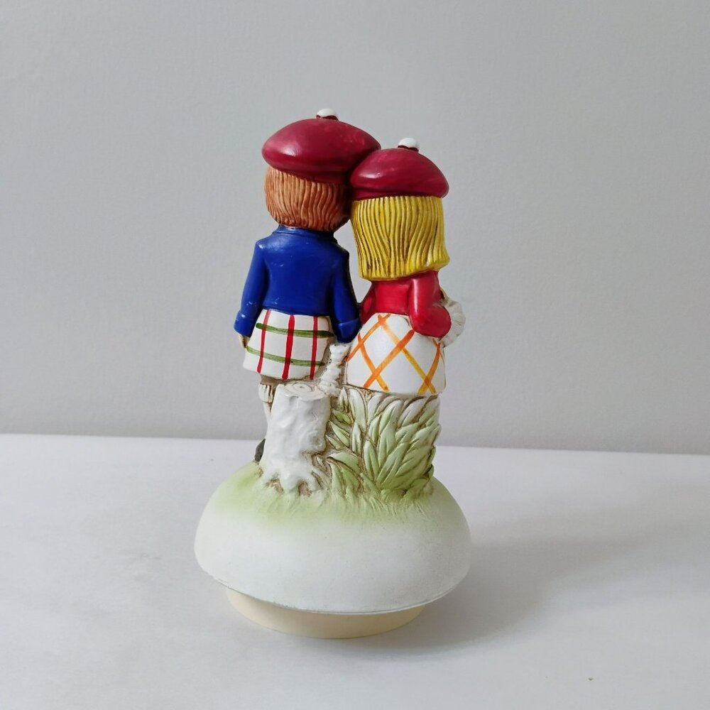 Vintage Sankyo Music Box 1970s Boy & Girl Figurine Scottish Children Scotland - Picture 3 of 5